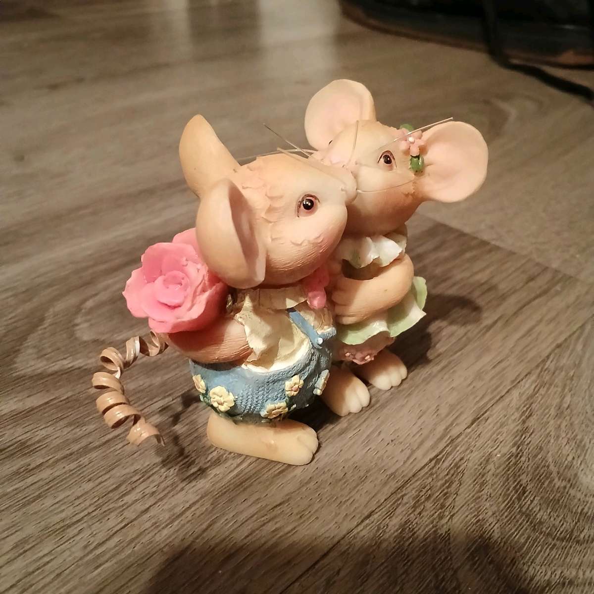 loves embrace by enesco