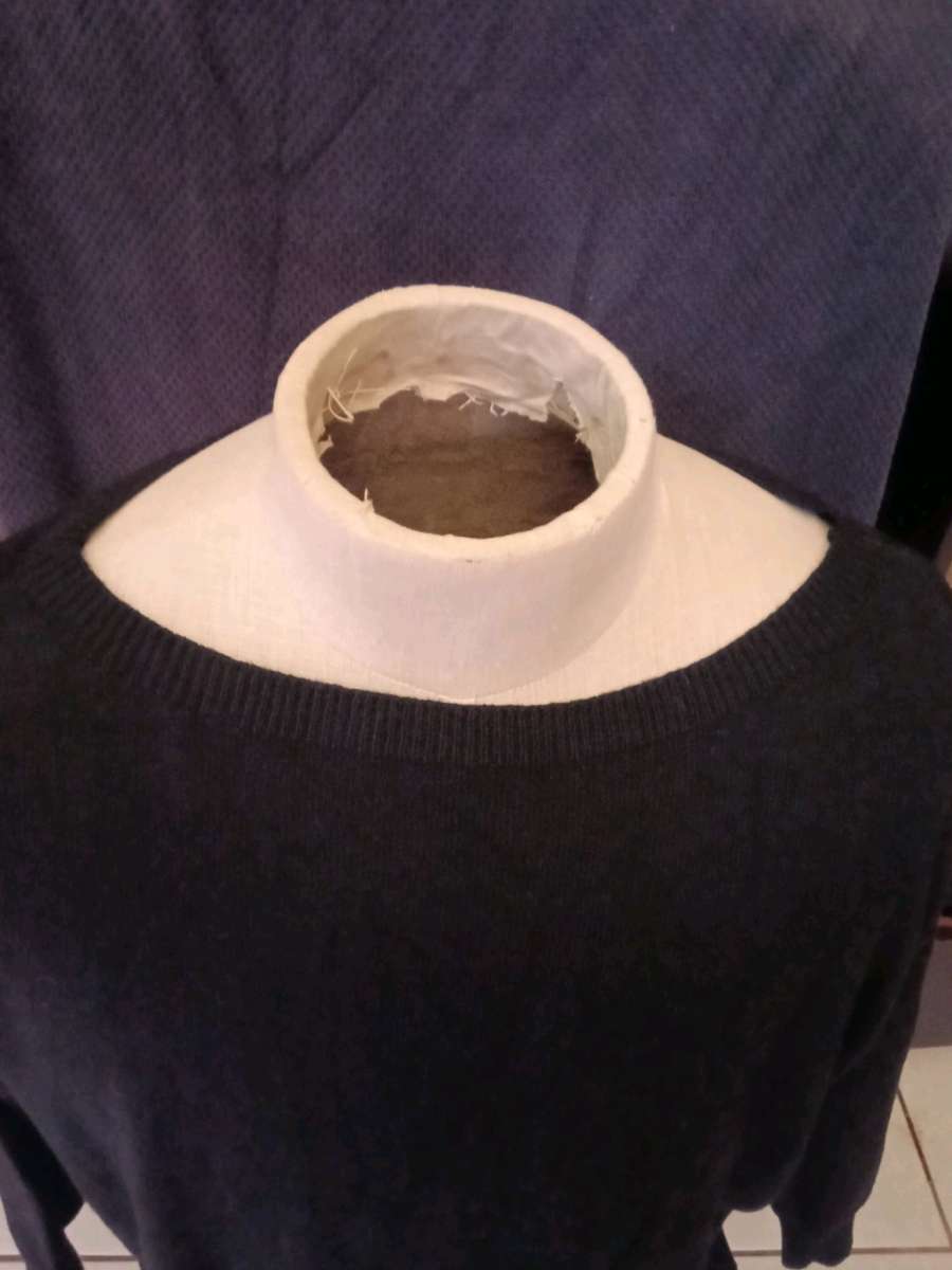 Black Cropped sweater