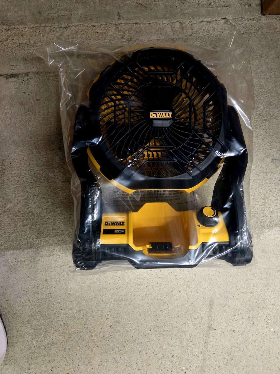 DEWALT 8in 20 Volt IndoorOutdoor  Jobsite Fan