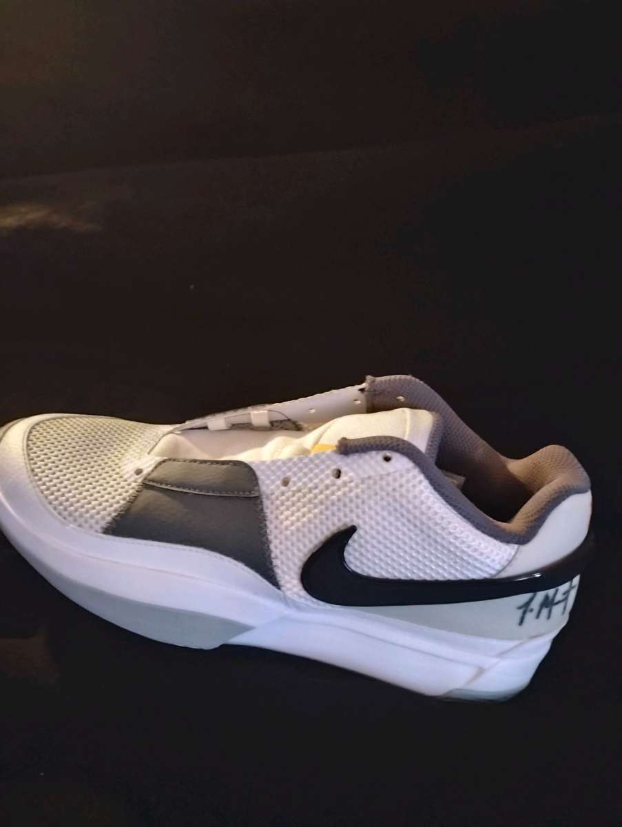 Nike Air ja athletic shoes