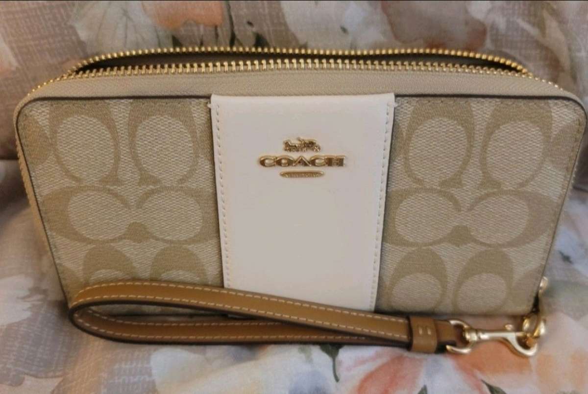 COACH  LONG ZIP AROUND WALLET IN SIGNATURE CANVAS