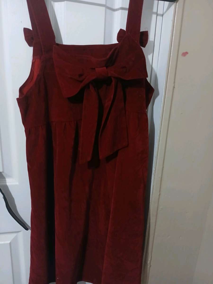 Sleeve less frock with cute bow