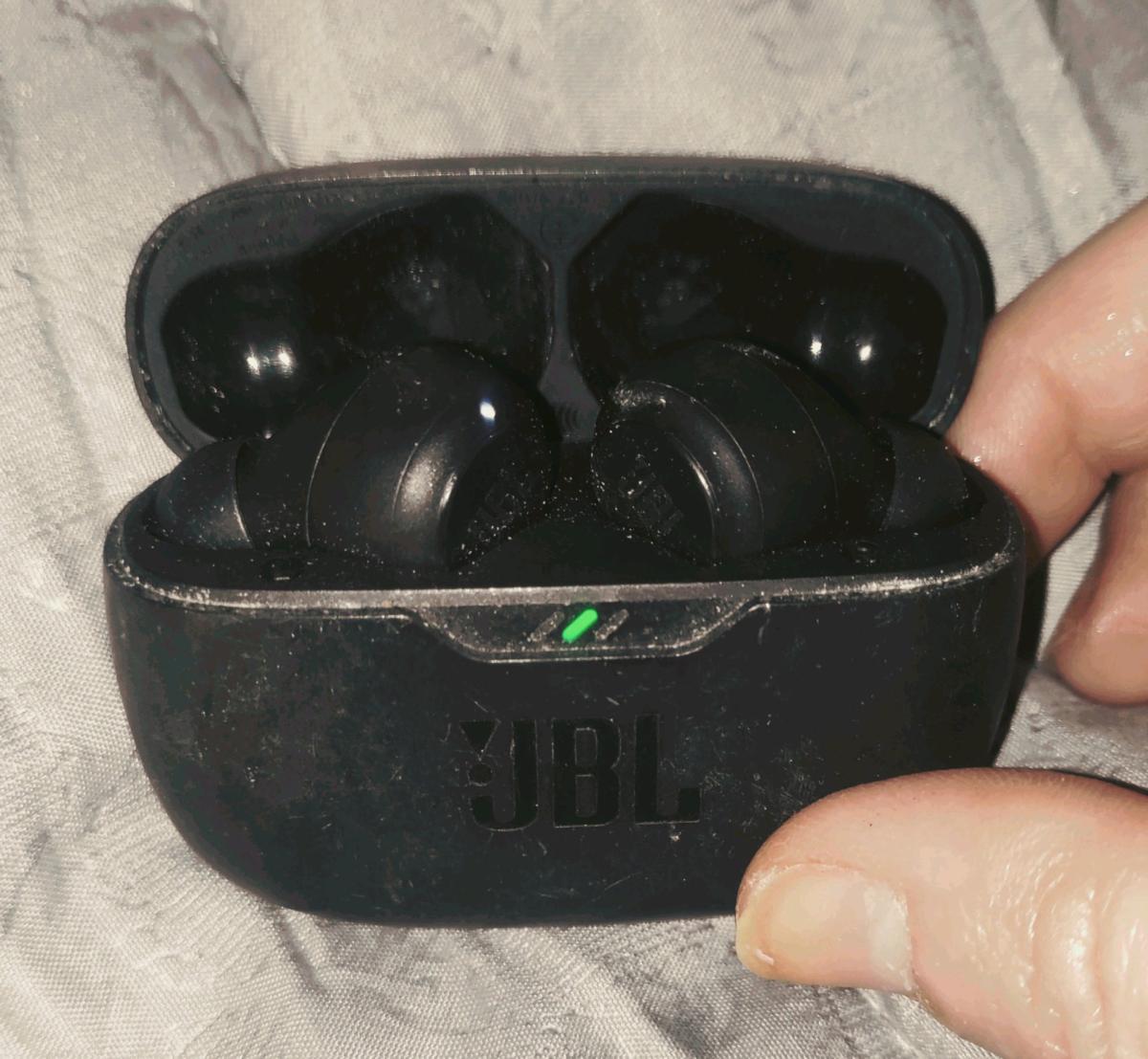 JBL Bluetooth wireless headphones with charger