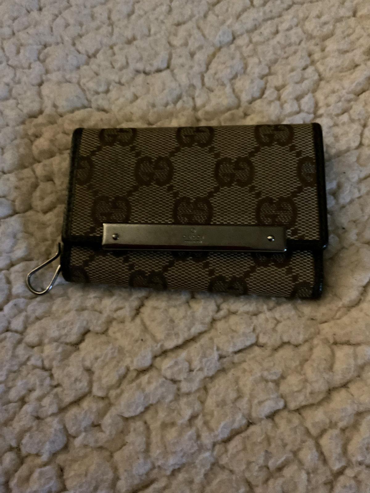 Authentic Gucci GG Supreme canvas and leather cardholder