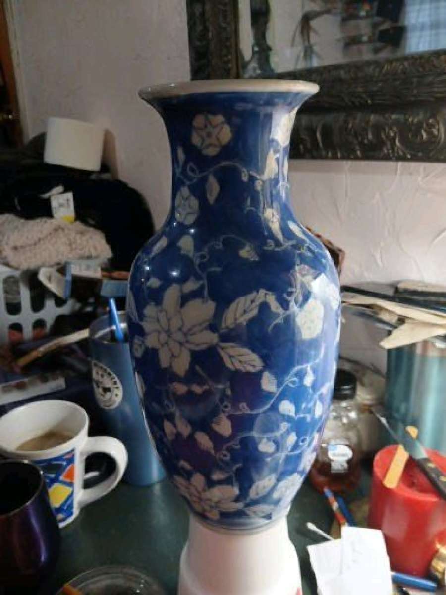 Blue and white vintage vase early 1800s
