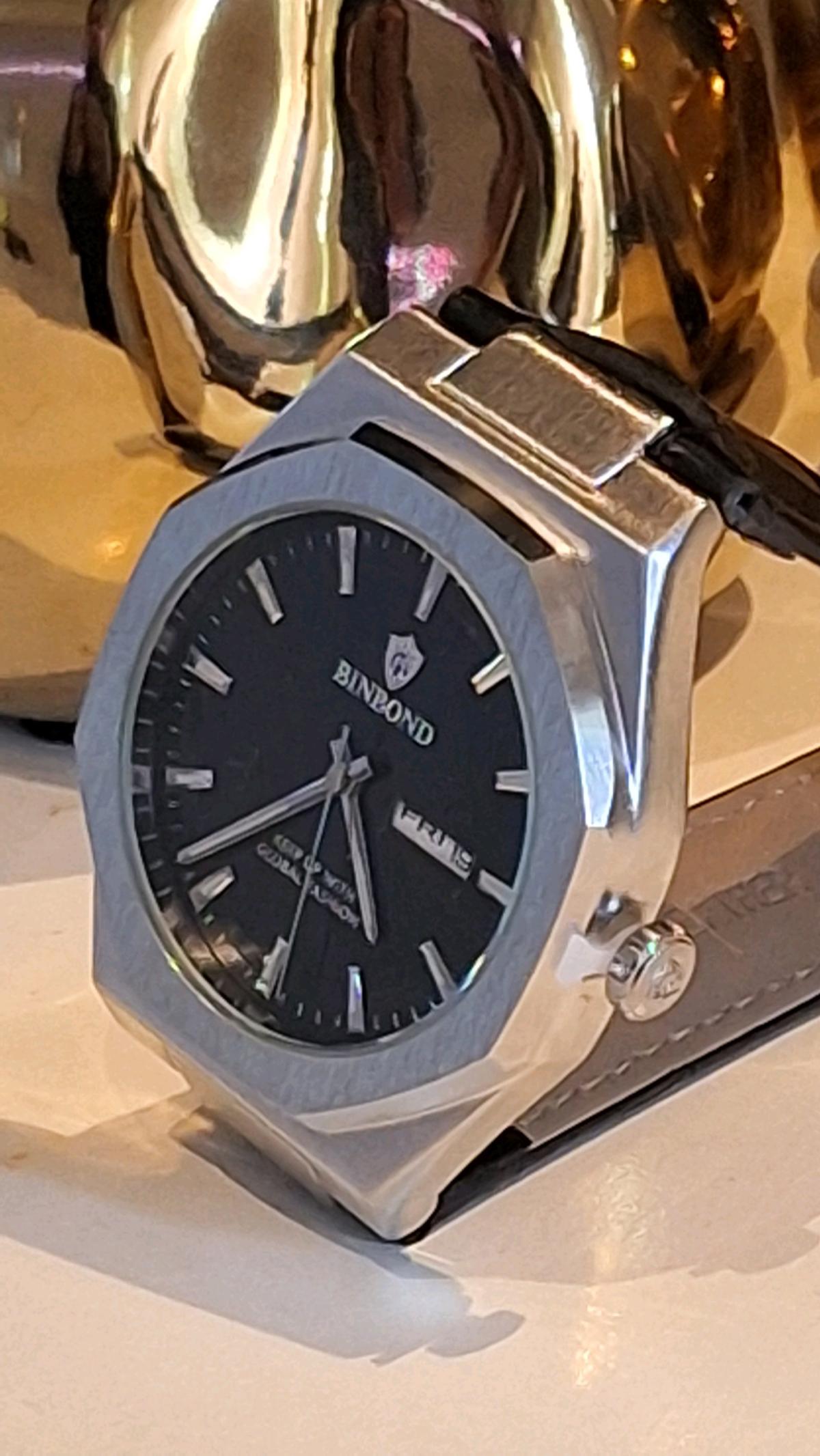 reloj de moda En Redwood City Pacific av