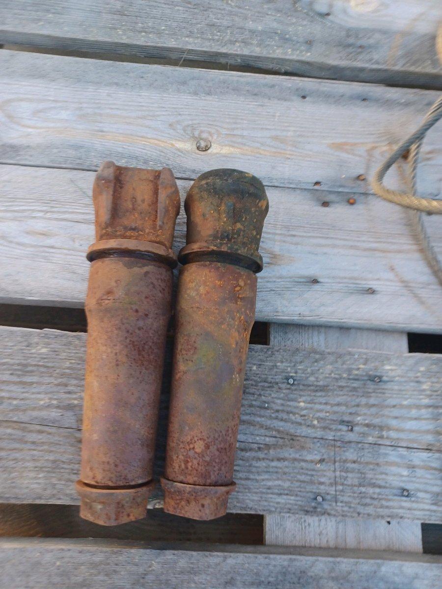 Antique Wagon Hub Axle