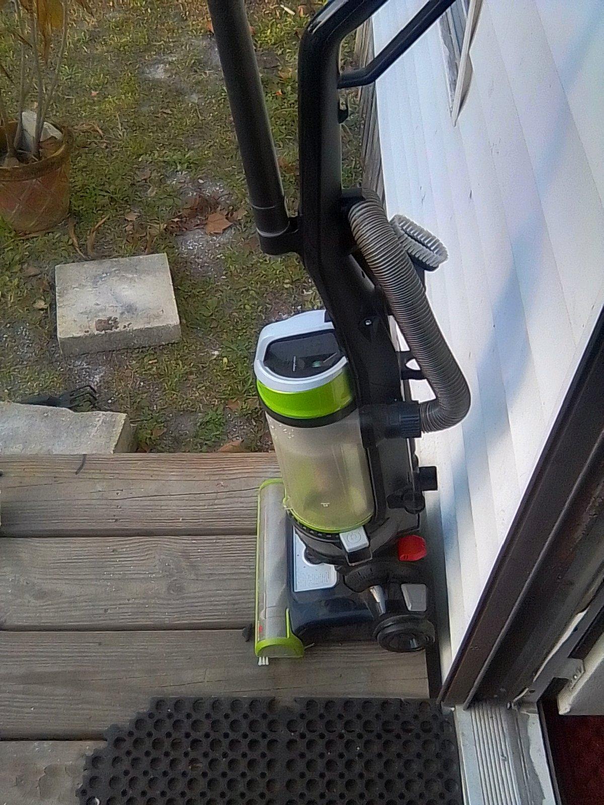 Bissell vacuum CleanView Swivel Rewind