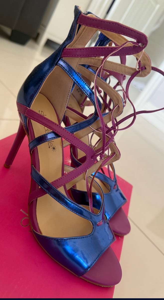 ShoeDazzle Metallic Blue  Fuchsia Strappy Heels Size 65  Wor