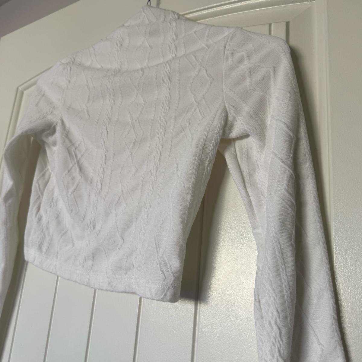 White UltraCropped Knit Bolero Shrug  Textured Cable Pattern