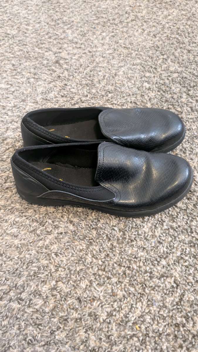 slip resistant work shoes