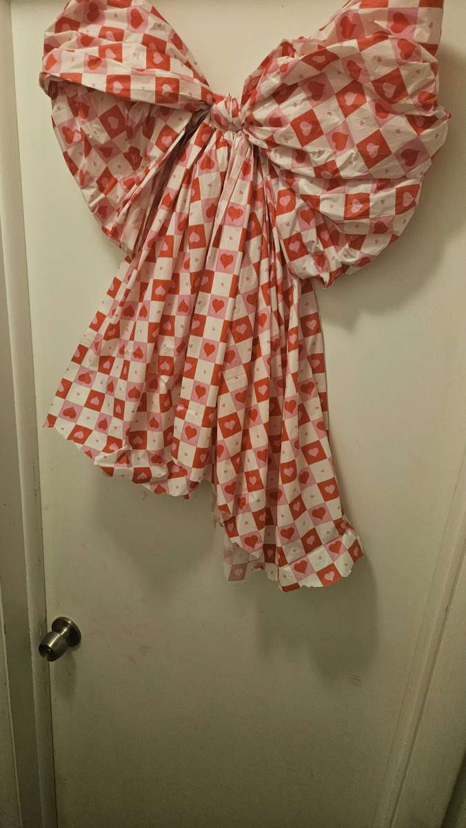 giant bows valentines themed