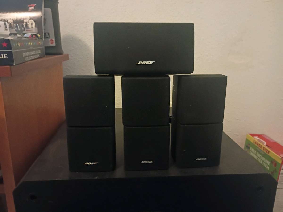 4PC  Bose Jewel Cube Direct Reflecting Series II Speakers Bl