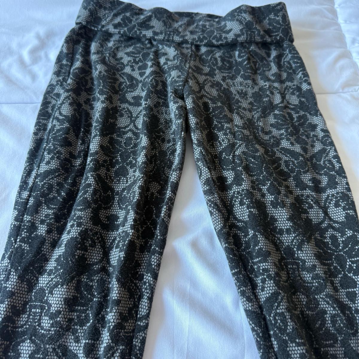 GUESS Black Lace Print Stretch Leggings  Slim Fit PullOn Pan