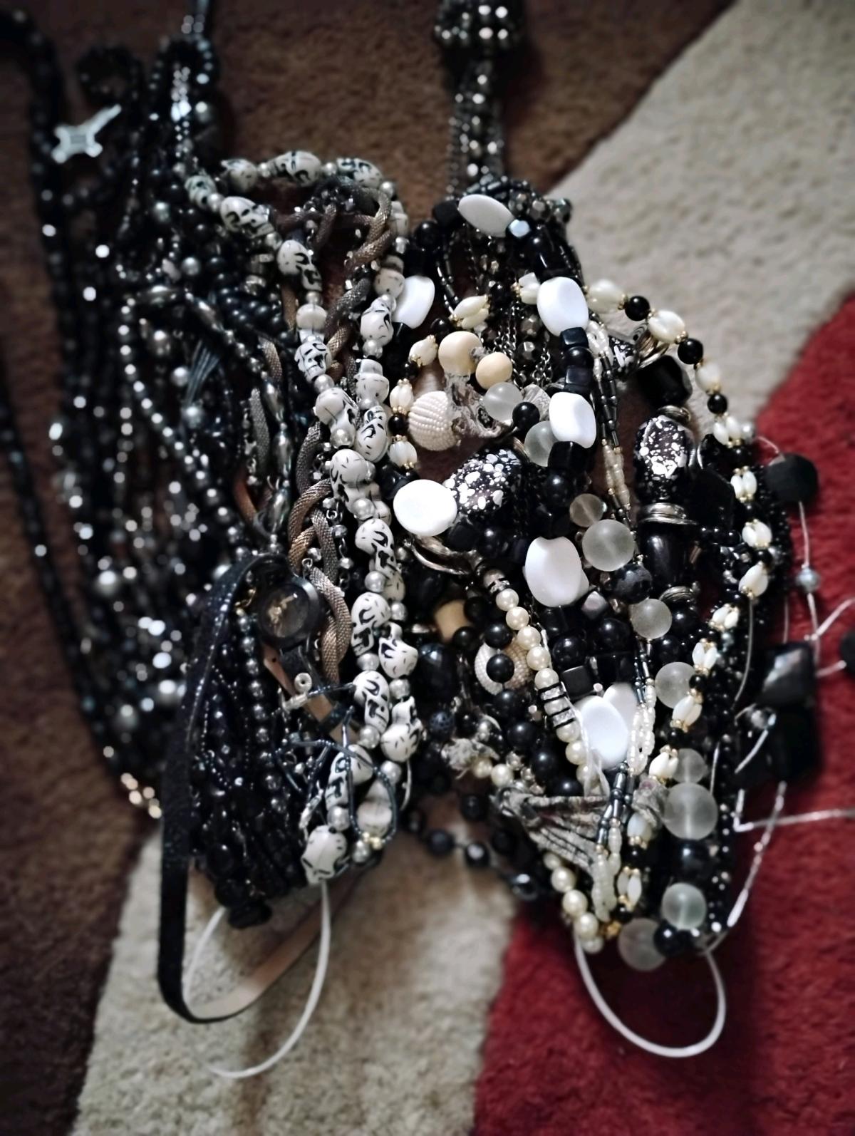 lot of blk and white necklaces