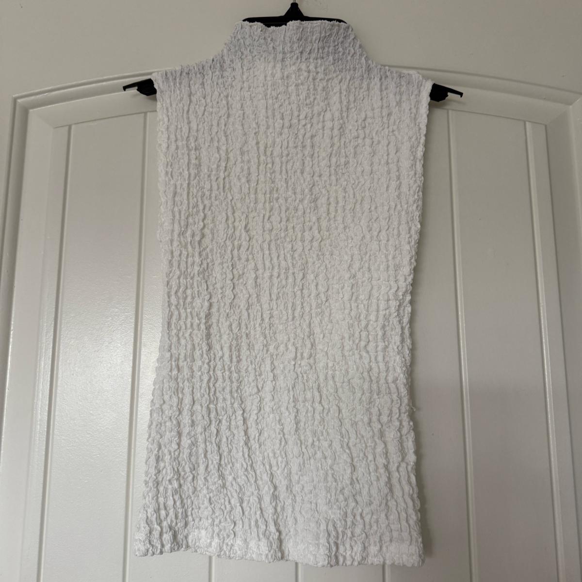 ZARA White Textured Sleeveless Mock Neck Top  Crinkle Stretc