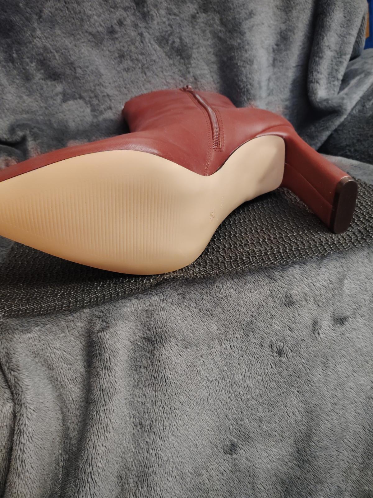 BCBGeneration Women's Kalia Fashion Boot, Burgundy,9.5