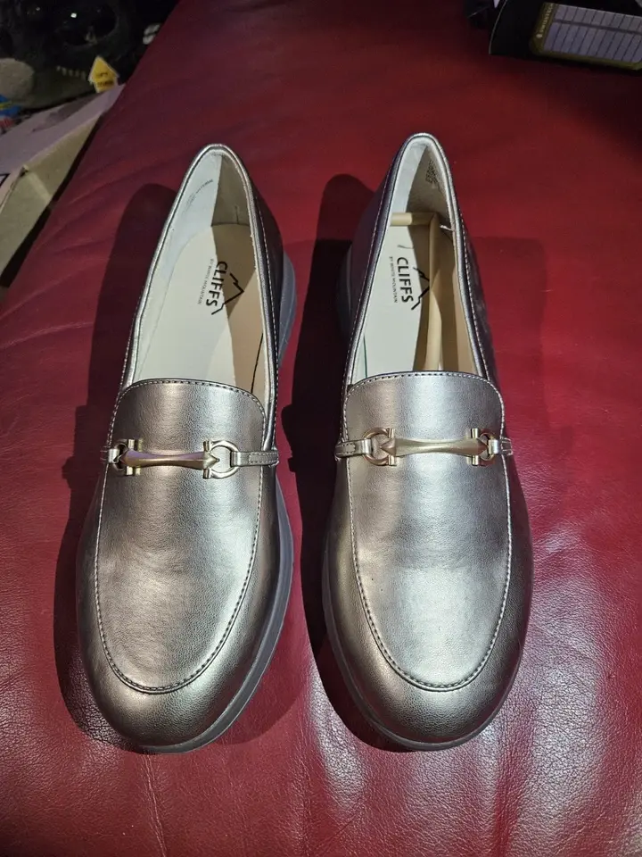 CLIFFS BY WHITE MOUNTAIN Women's Flow Cushioned Lug Sole Loafer Flat, Old Gold/Metallic Size  11 M