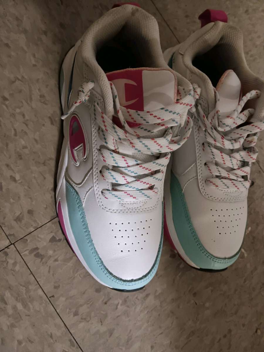 kids size 5 shoes used like new