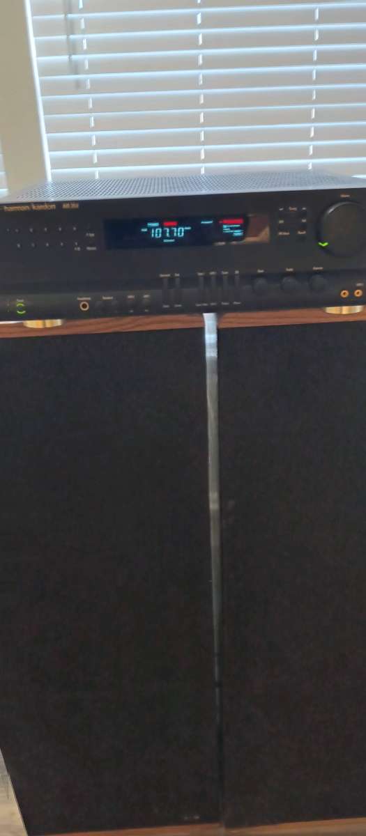 Harman kardon avr20 ll receiver no remote 2 floor speakers