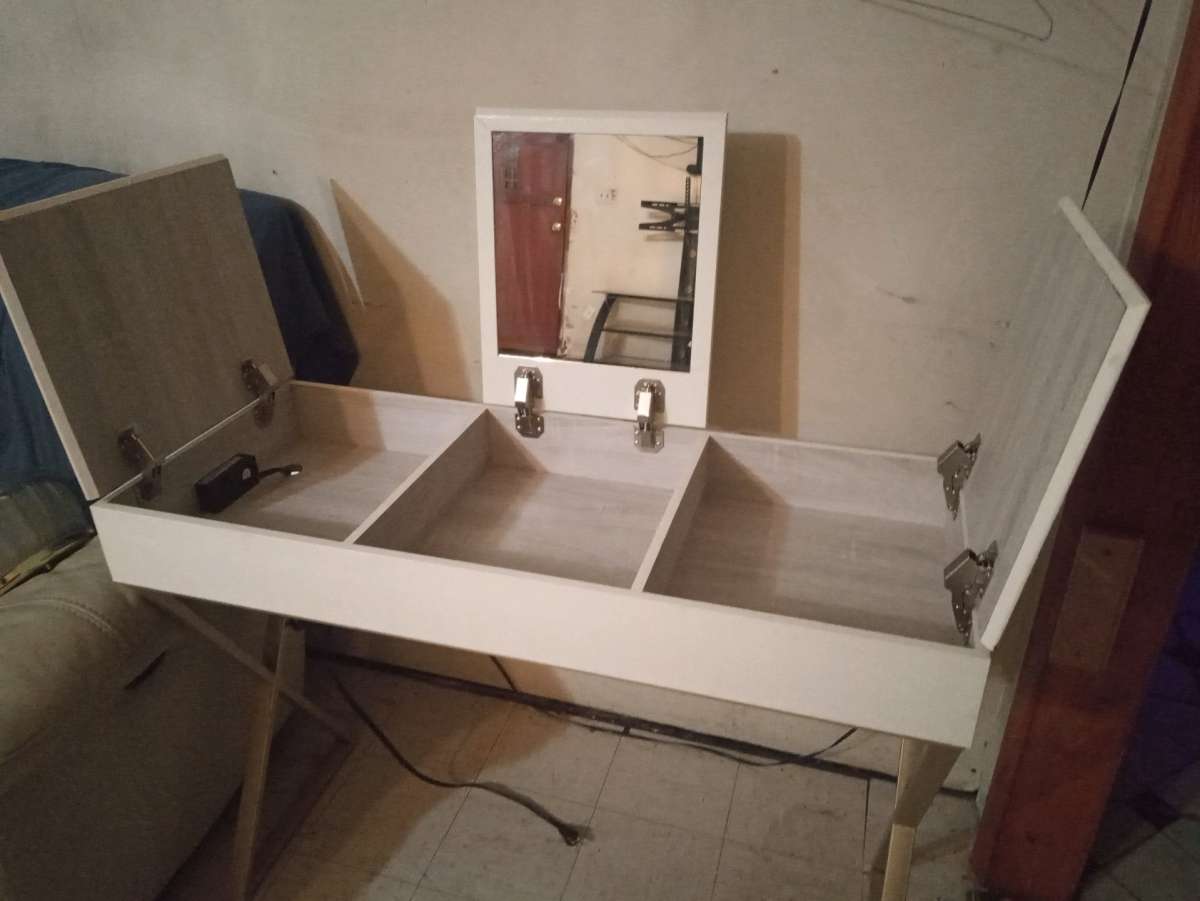 vanity table