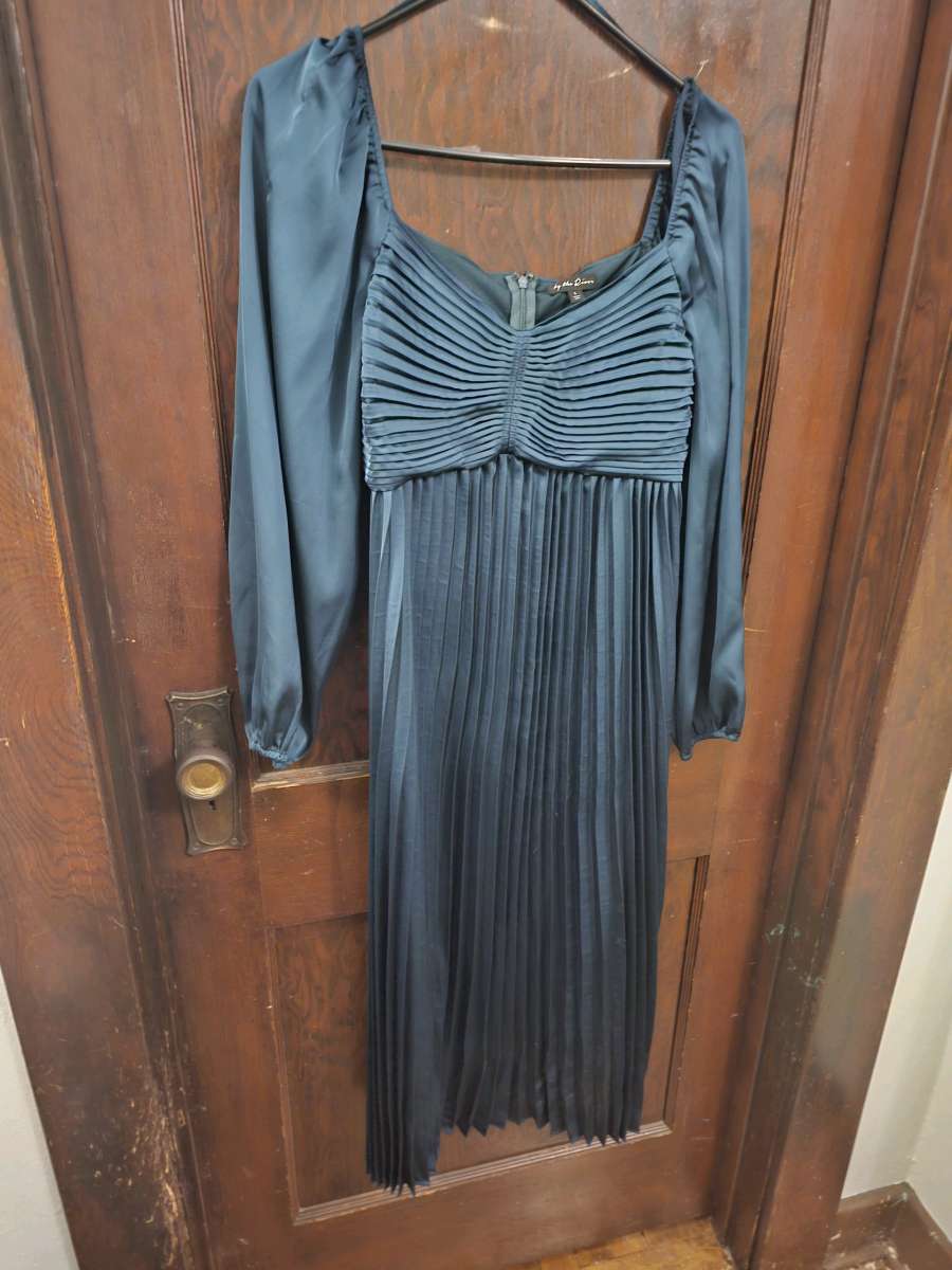 by the river greem dress size large