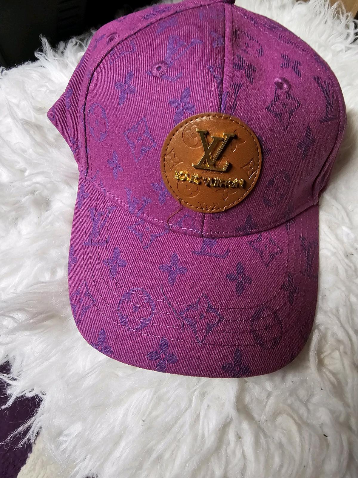 LOUIS VUTTON LEATHER LOGO HAT