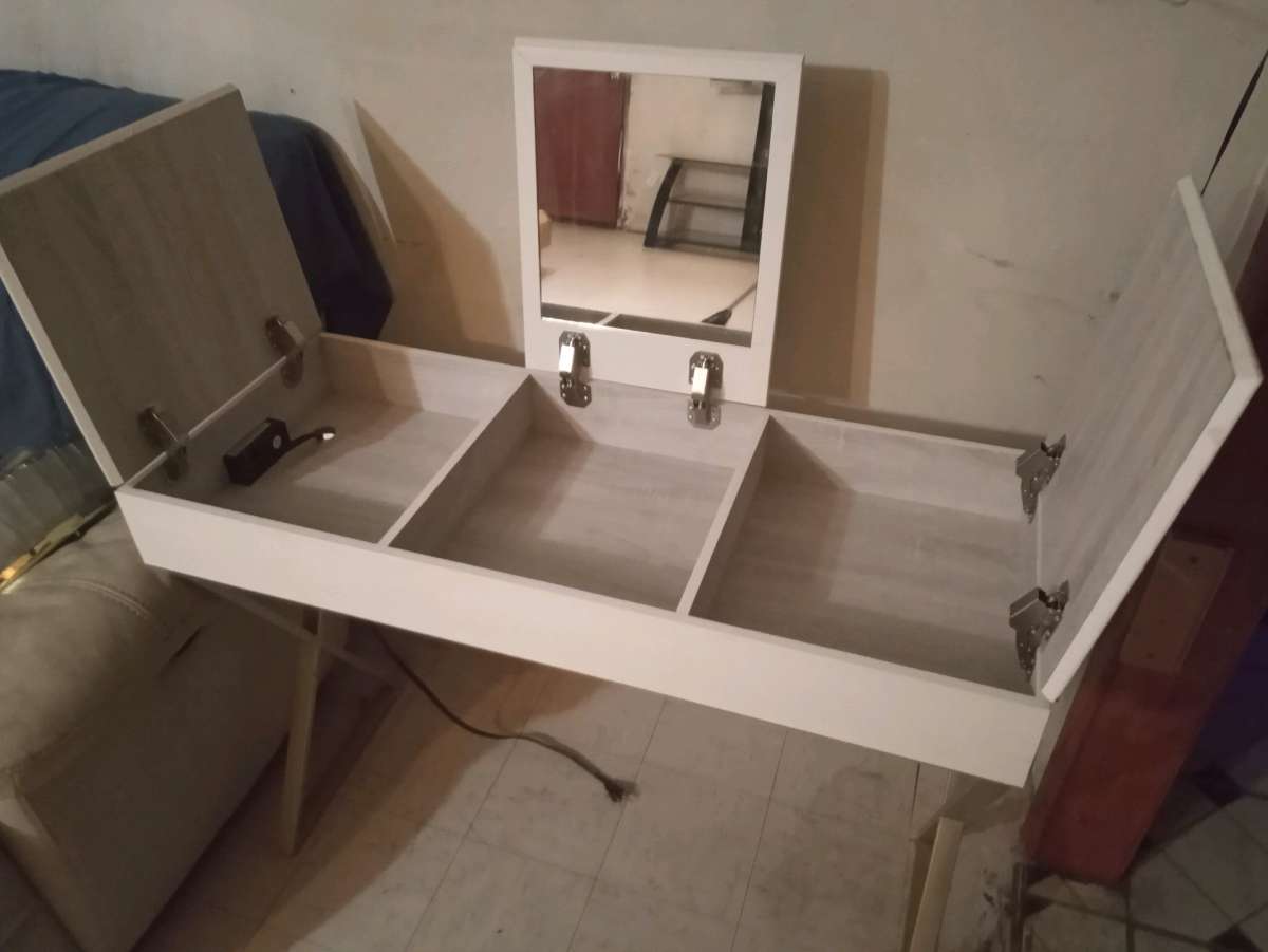 vanity table