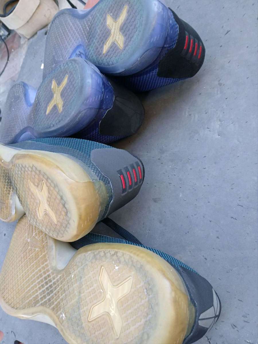 2 pairs of Nike kobe basketball shoes