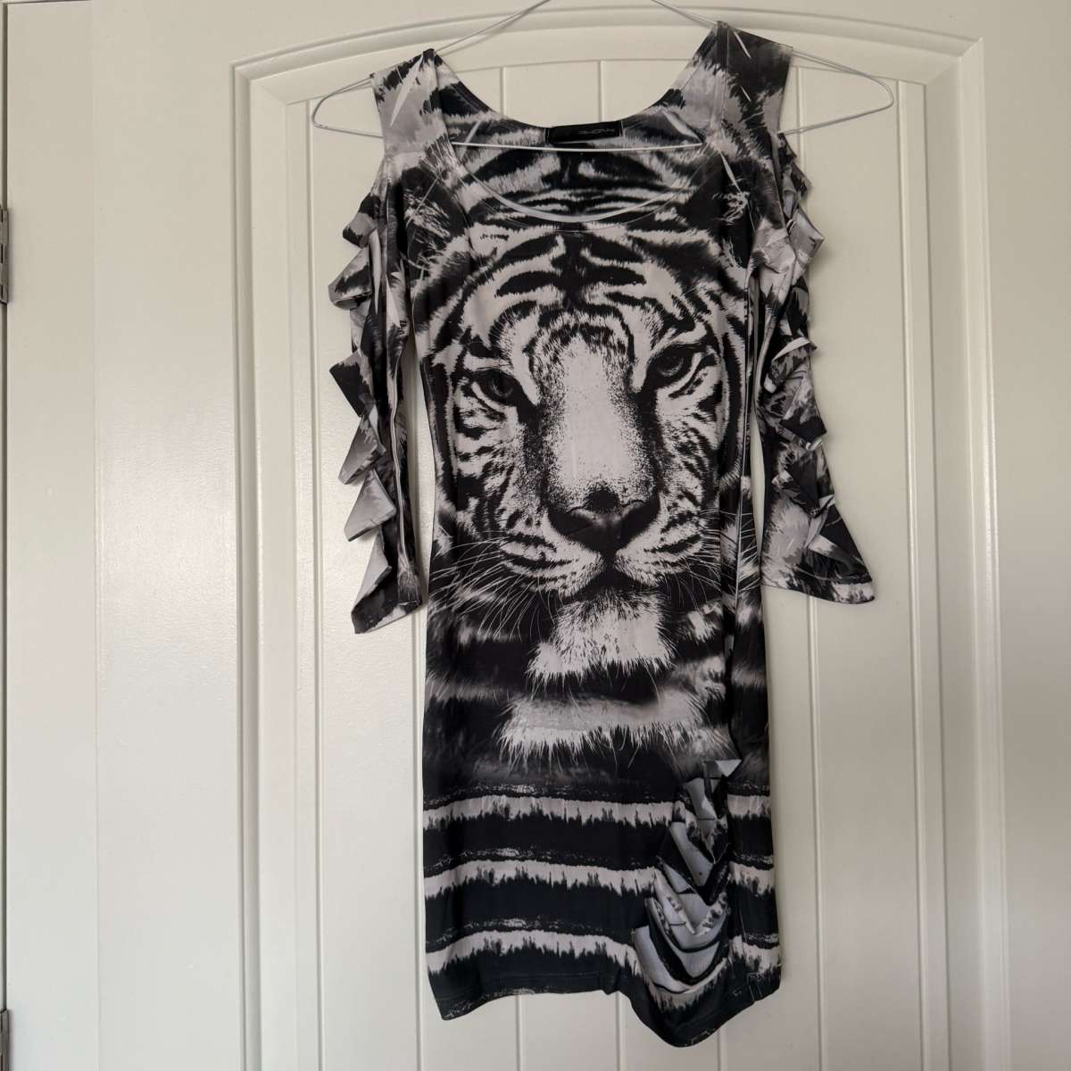Black  White Tiger Print Bodycon Dress with Ladder CutOut Sl