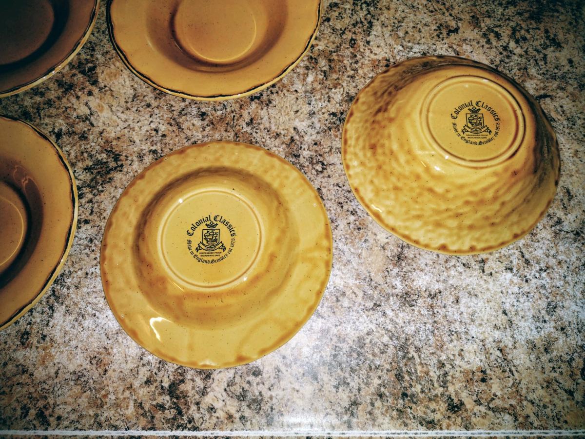 4 Grinding Colonial Classic mustard cereal Bowls 1 Seving