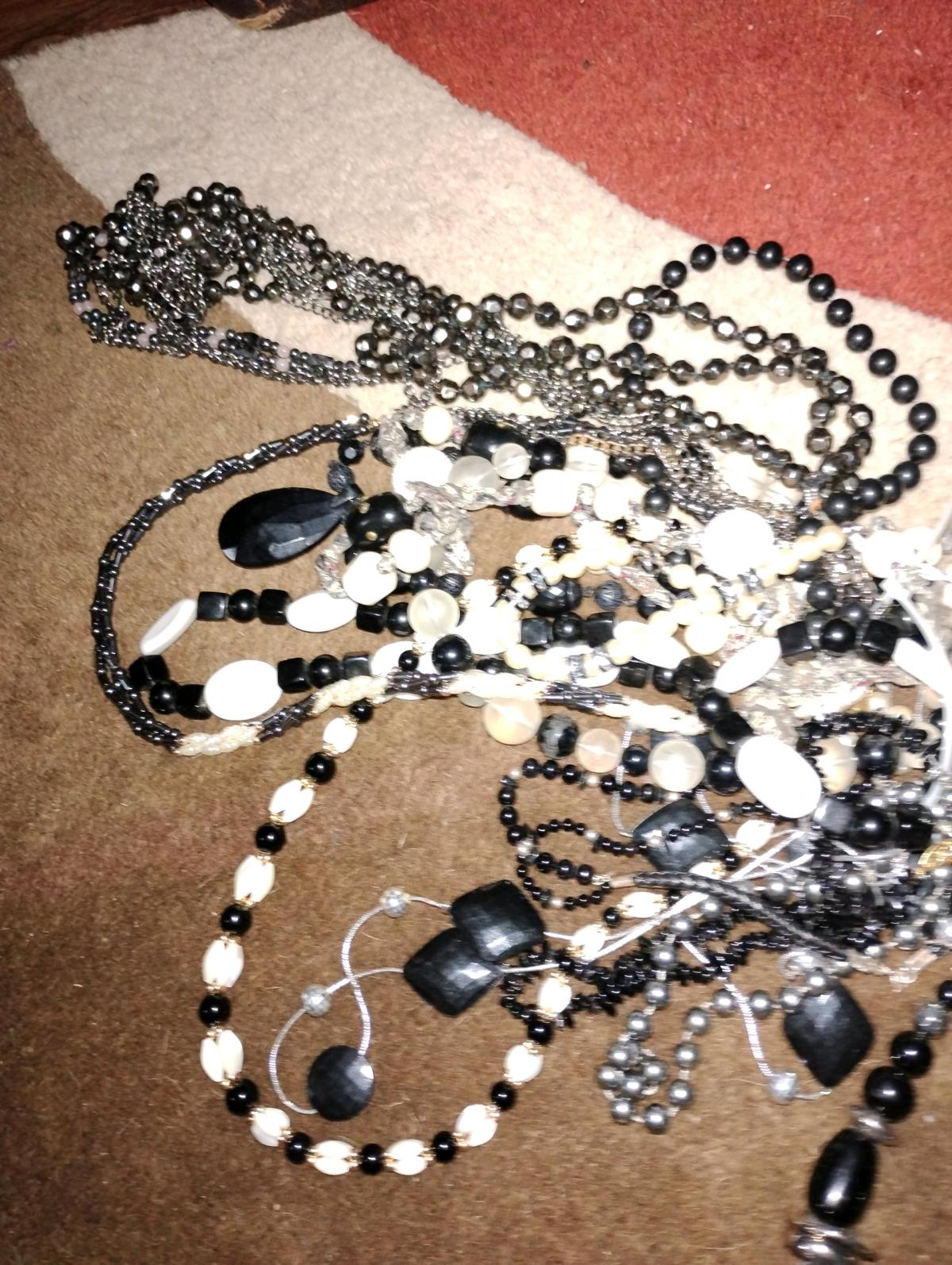 lot of blk and white necklaces