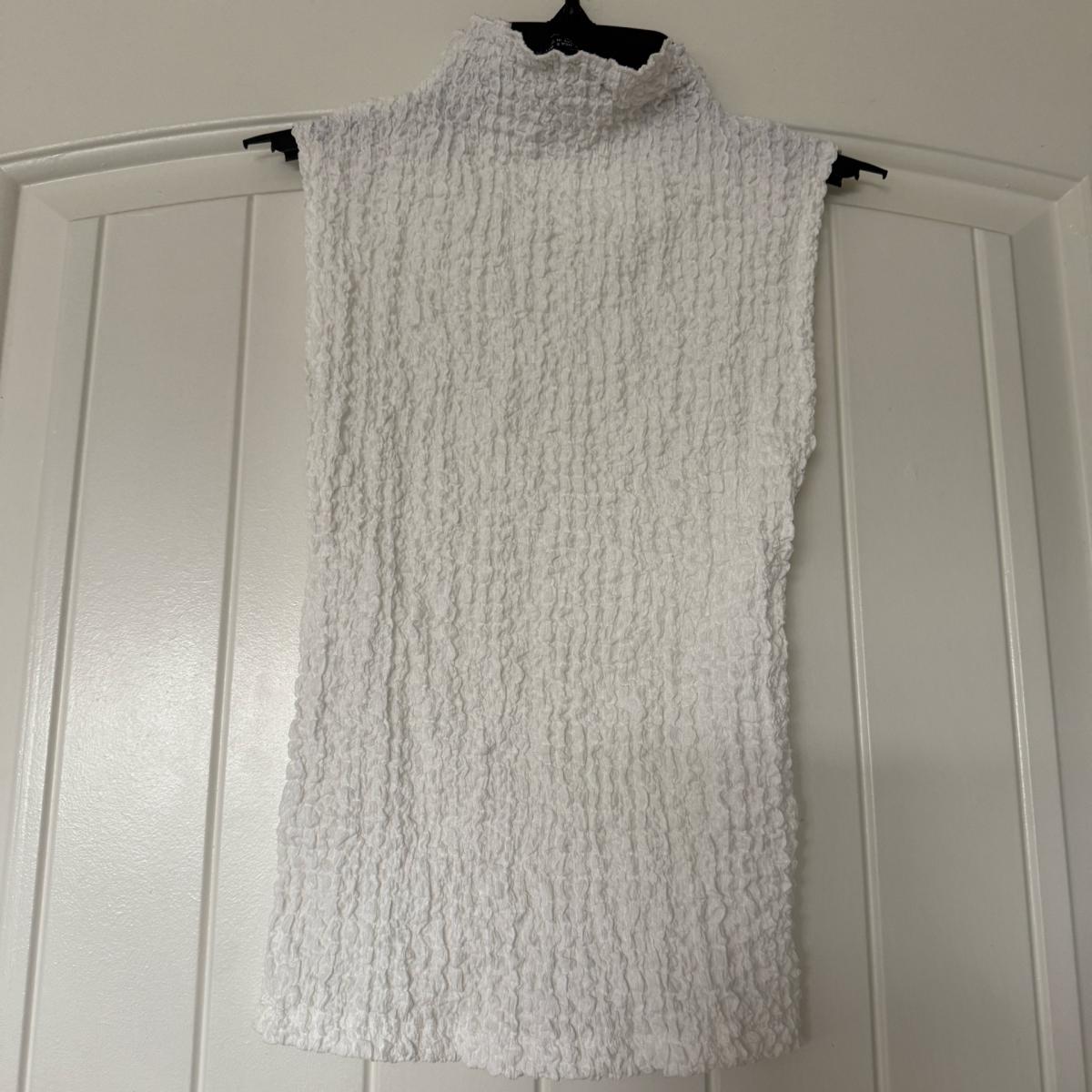 ZARA White Textured Sleeveless Mock Neck Top  Crinkle Stretc