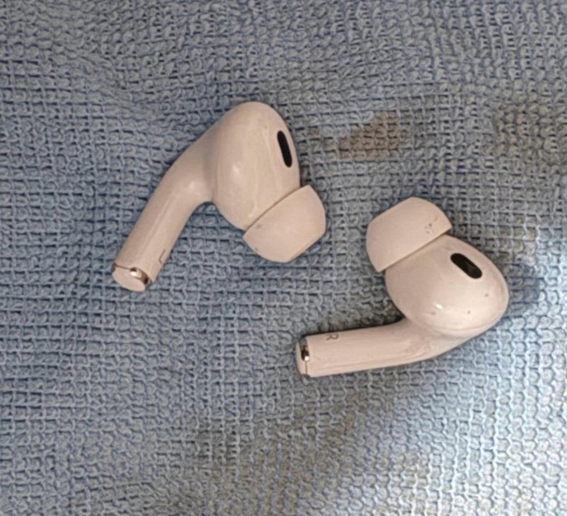 Apple AirPod Pros 2nd Gen w Type C