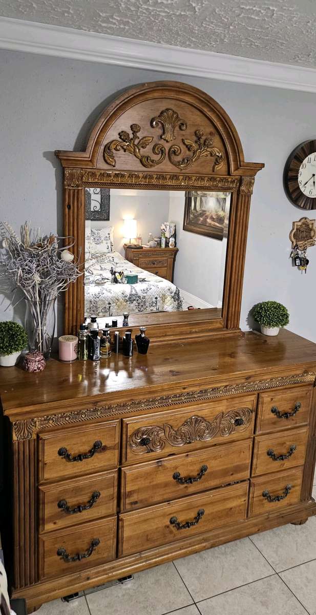 Solid Wood Dresser with Drawers Set