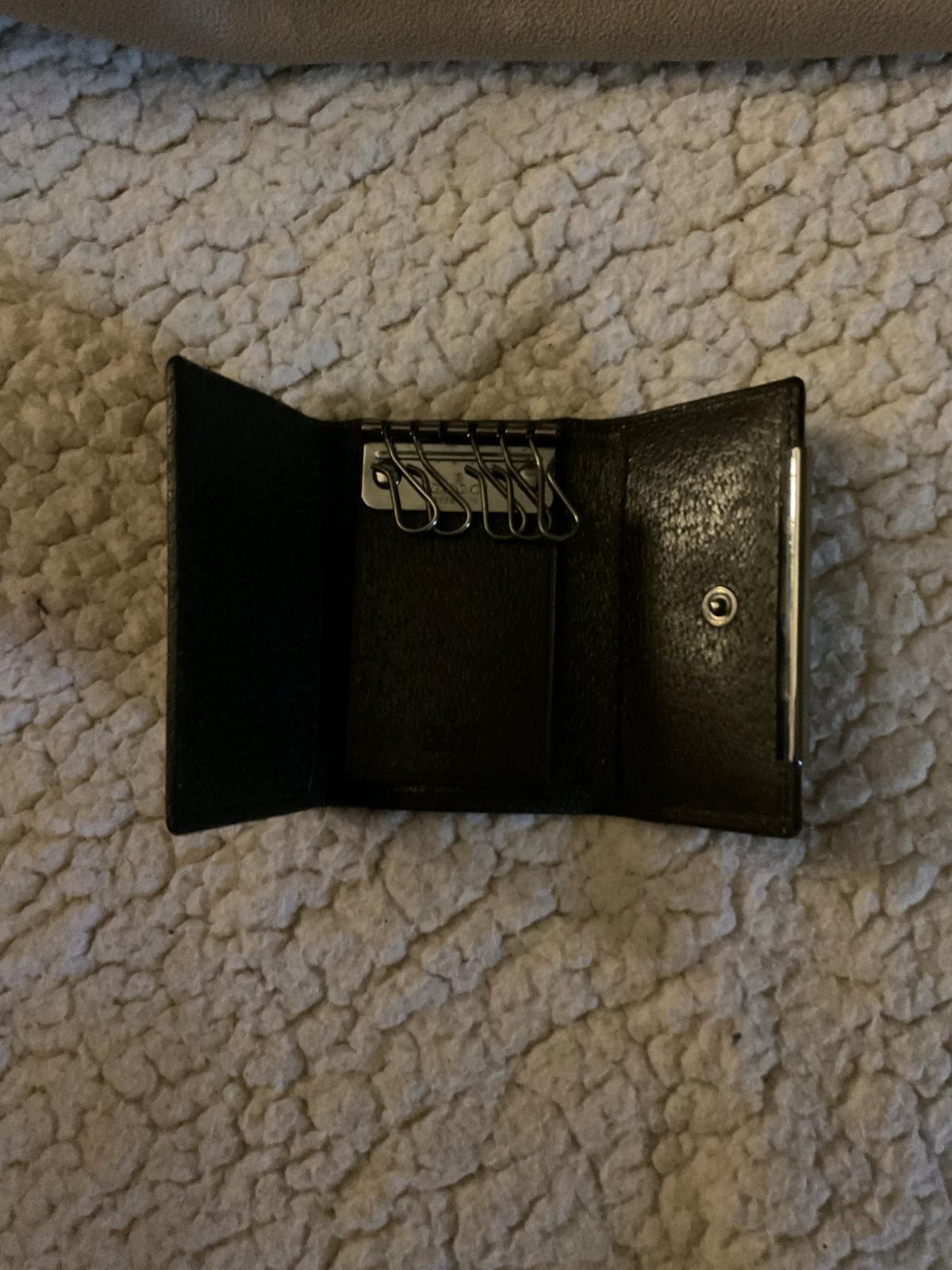 Authentic Gucci GG Supreme canvas and leather cardholder