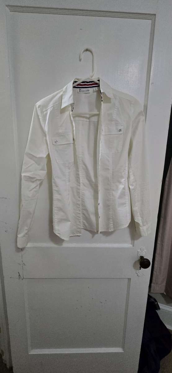 7th Ave White Button down shirt