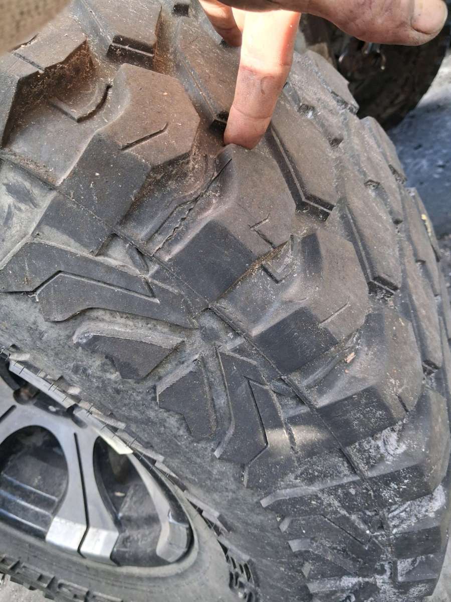 Premium 31580R17 Tires Rims  option whole truck