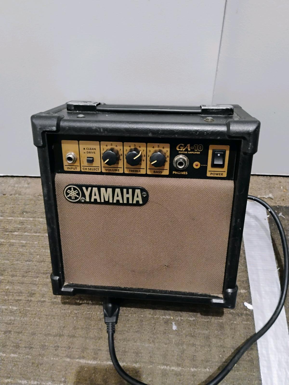 DeL Rose Electric guitar with Yamaha app