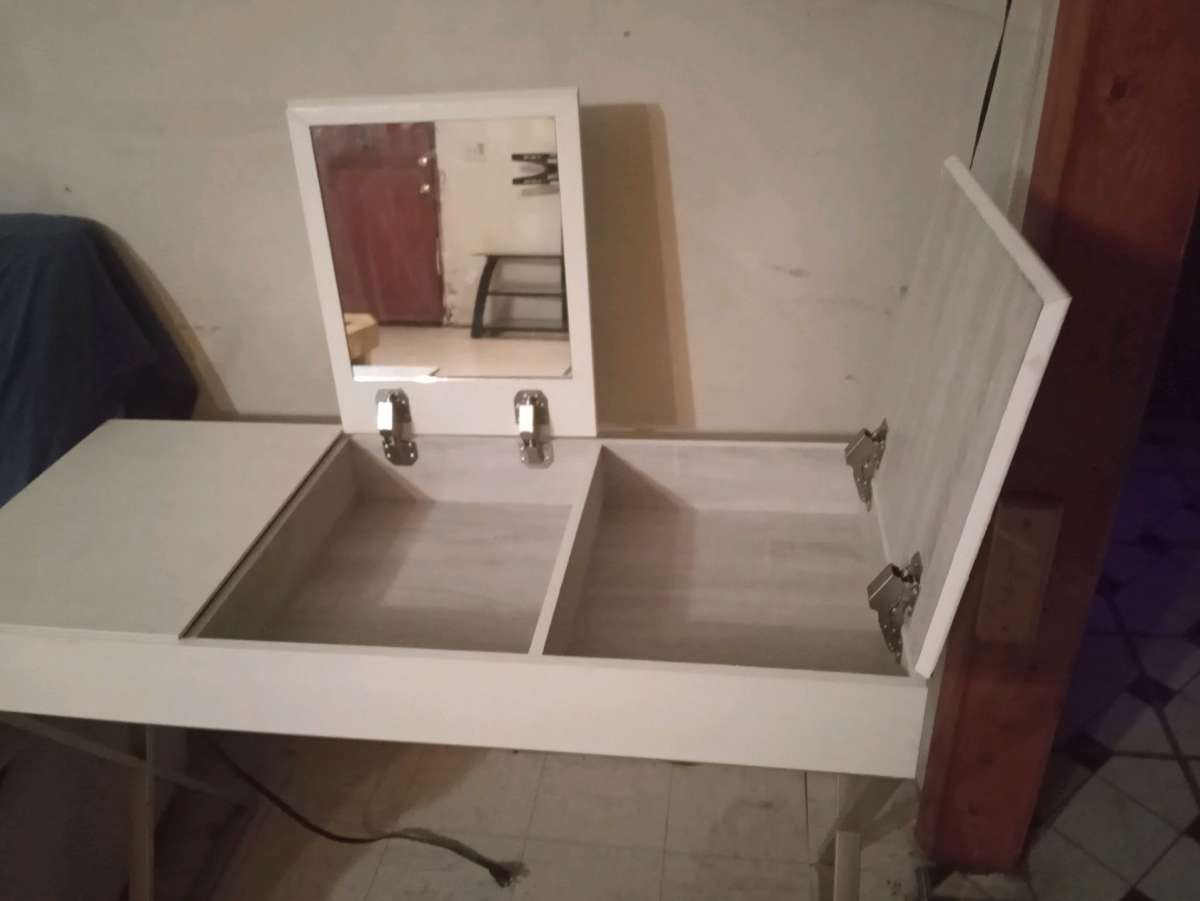 vanity table