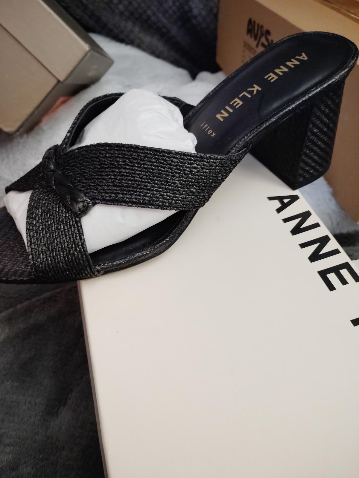 Anne Klein Aubrie size 10