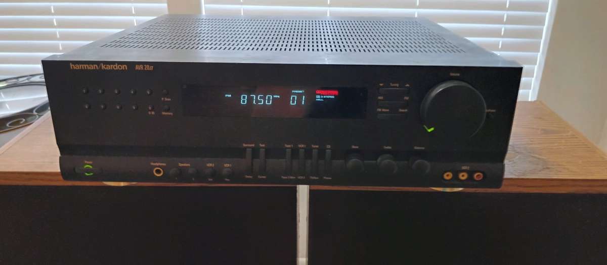 Harman kardon avr20 ll receiver no remote 2 floor speakers