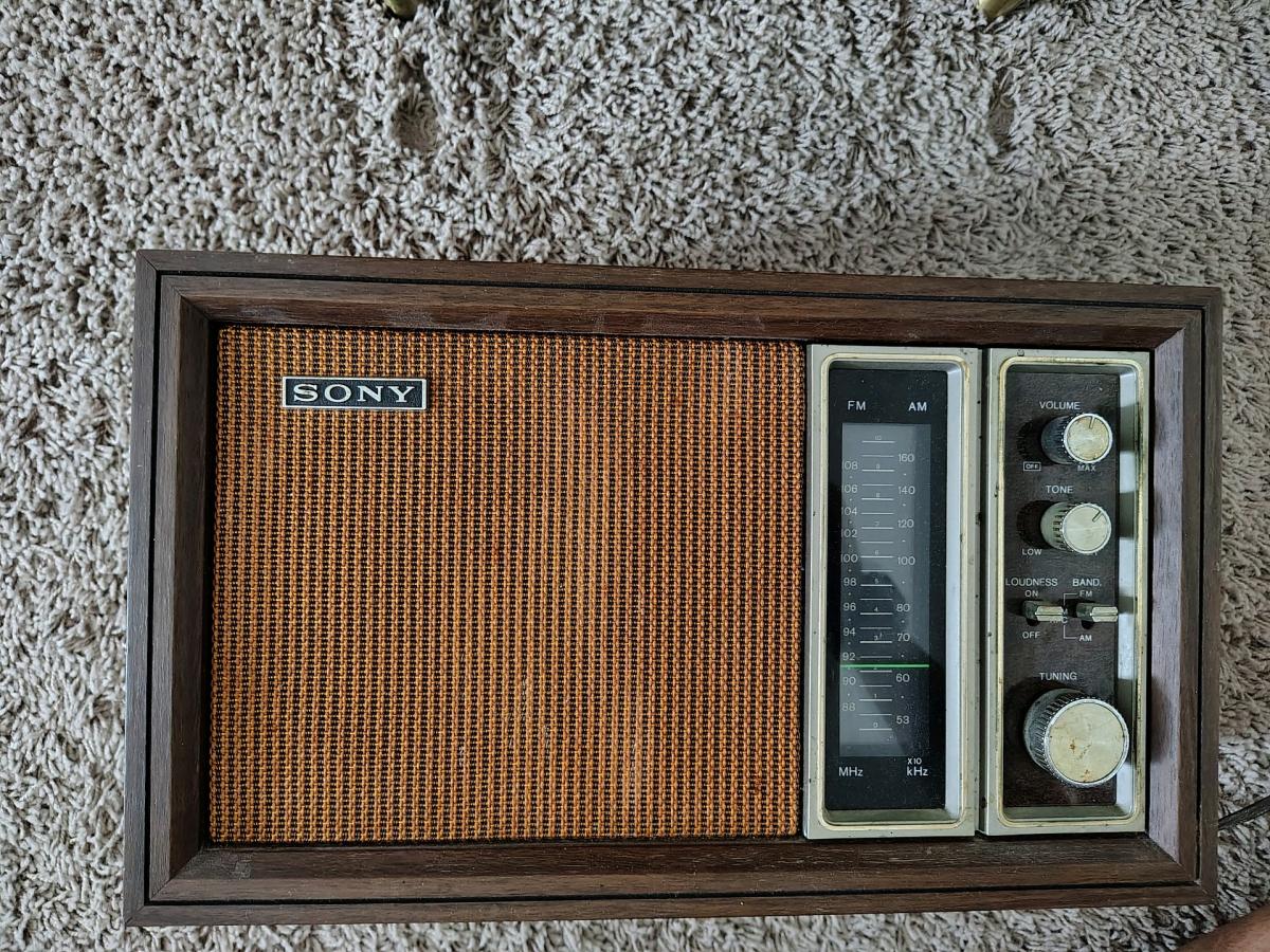 vintage old school radio