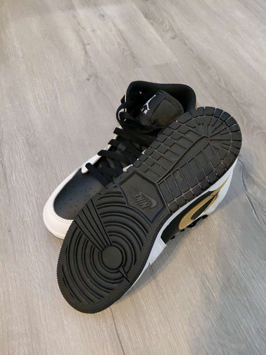 Air Jordan 1 Mid GS Black White and Gold size 5