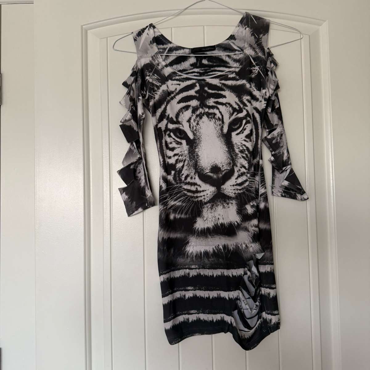 Black  White Tiger Print Bodycon Dress with Ladder CutOut Sl