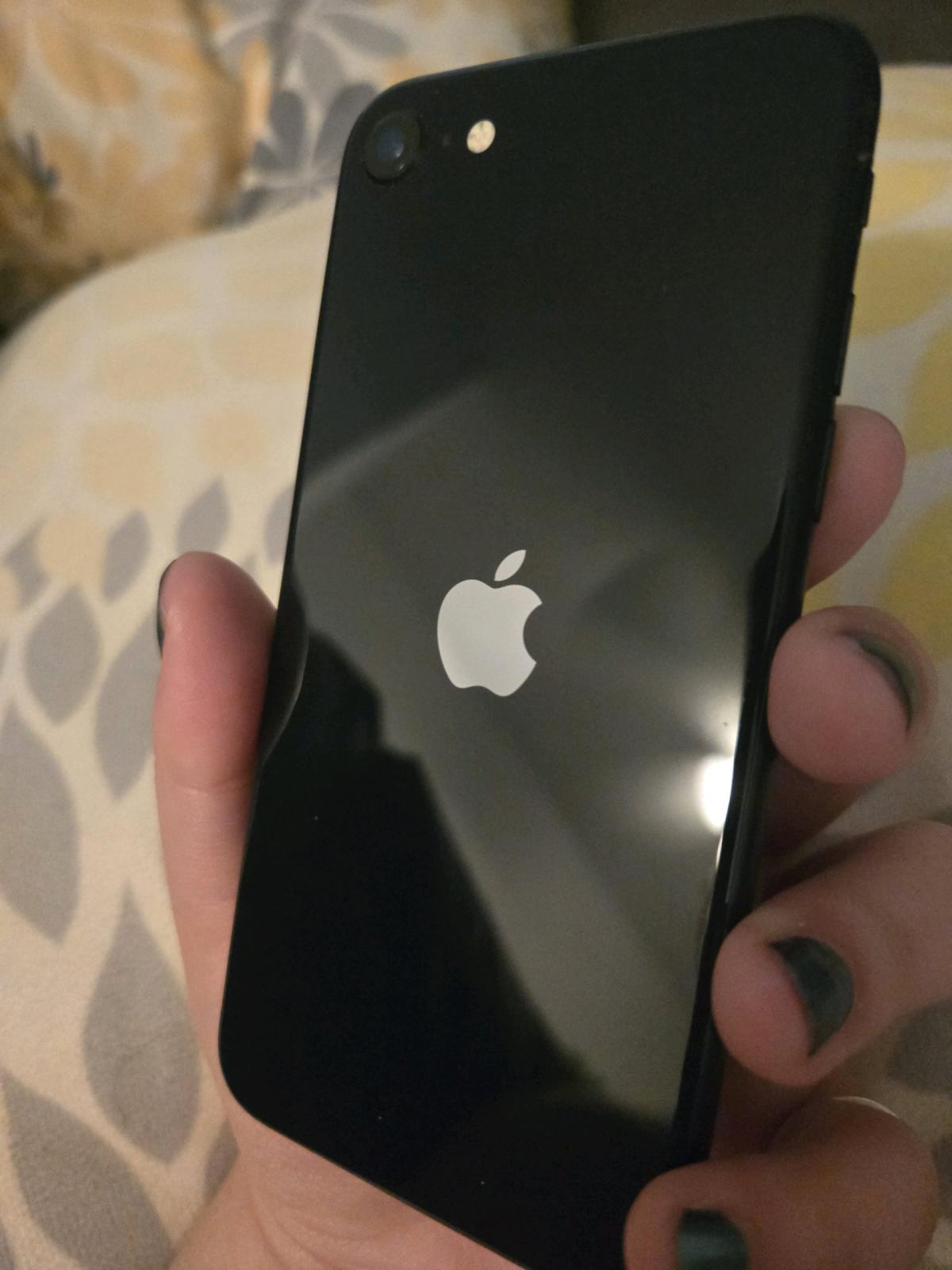 Apple iPhone SE 2022 3rd Gen A2595 64GB Midnight Black Unloc