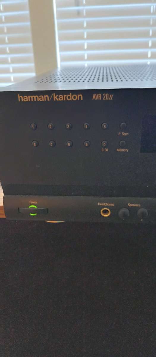 Harman kardon avr20 ll receiver no remote 2 floor speakers