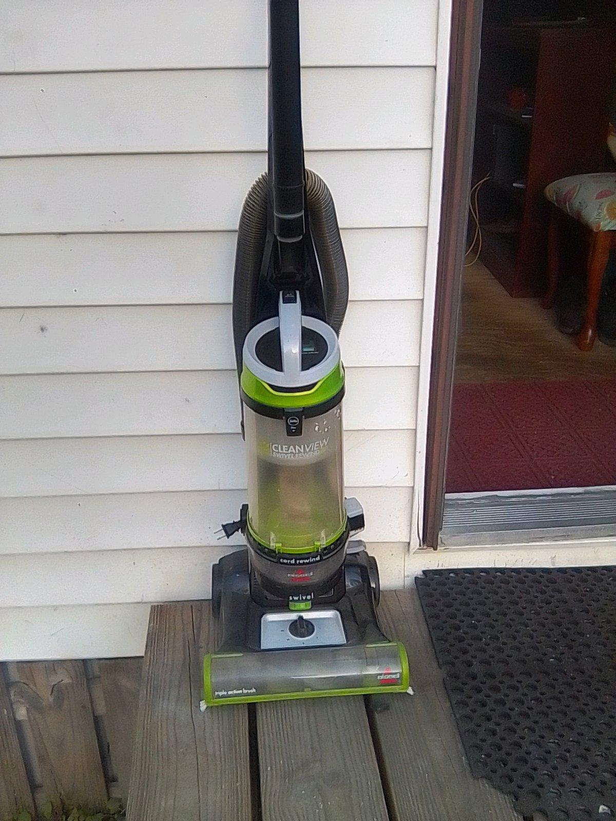 Bissell vacuum CleanView Swivel Rewind