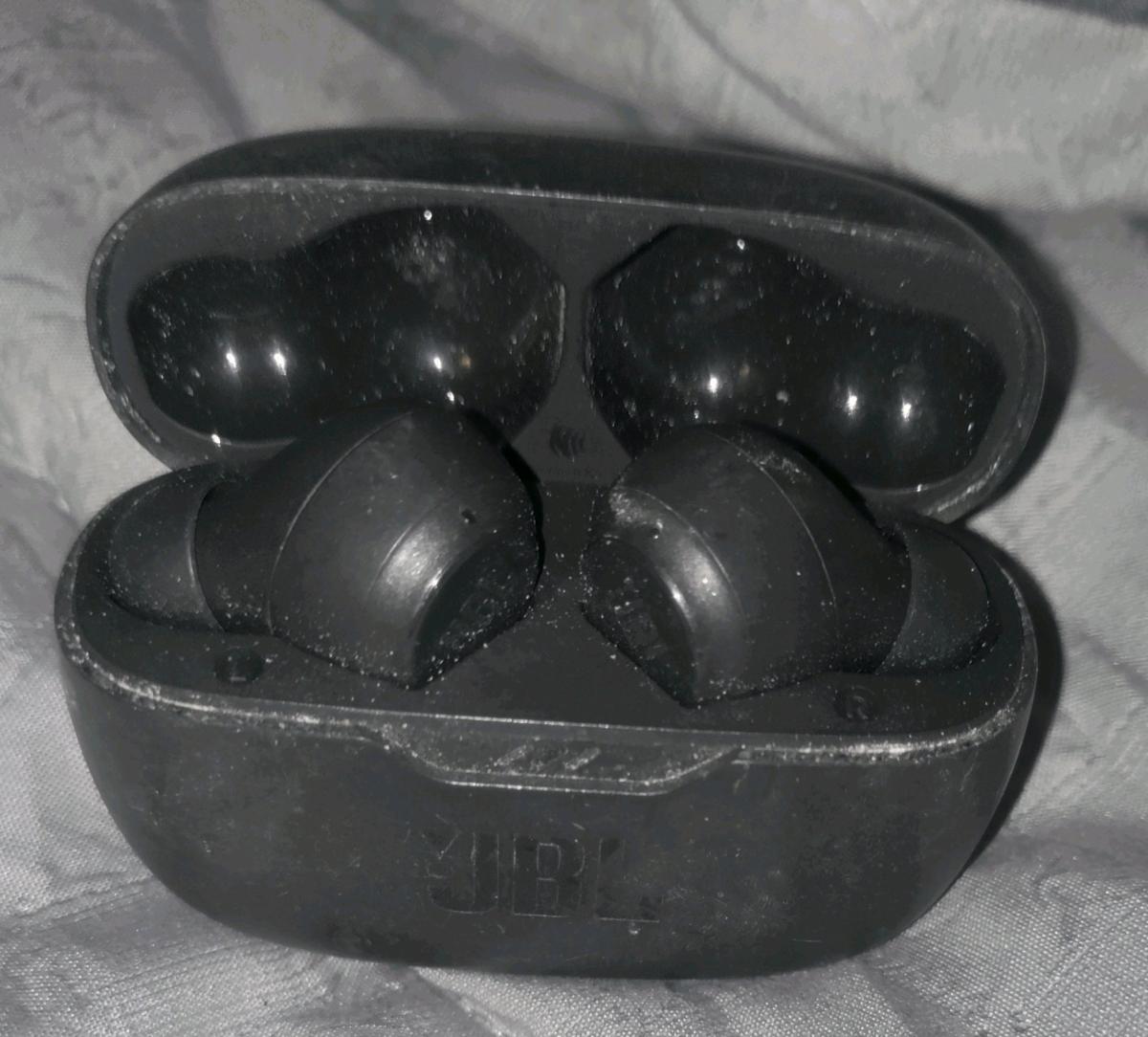 JBL Bluetooth wireless headphones with charger