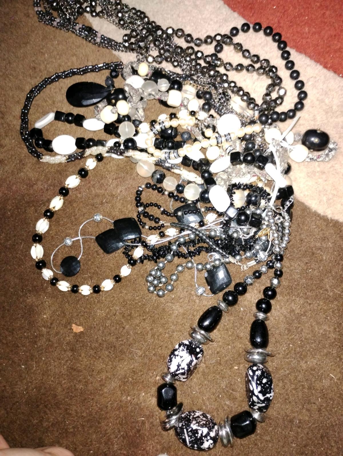 lot of blk and white necklaces